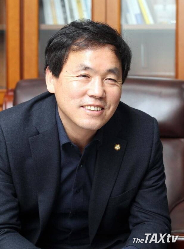 오는 7월말 개원 예정인 경기환경에너지진흥원 초대 원장에 김현권 대통령직속농어업․농어촌특별위원회내 탄소중립특별위원회 위원장이 내정됐다. 김 내정자는 오는 28일 경기도의회 인사청문회를 거쳐 임명될 예정이다.(사진: 경기도)