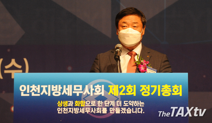 김명진 신임 회장은, 본회와 지방회와의 합리적 역할분담, 회원과 직원 교육의 활성화와 내실화, 지역세무사회의 각종 사업 지원을 통한 지역회의 활성화, 외부 유관기관과의 협력확대 등을 추진하겠다는 향후 계획을 밝혔다.(사진 김용진)