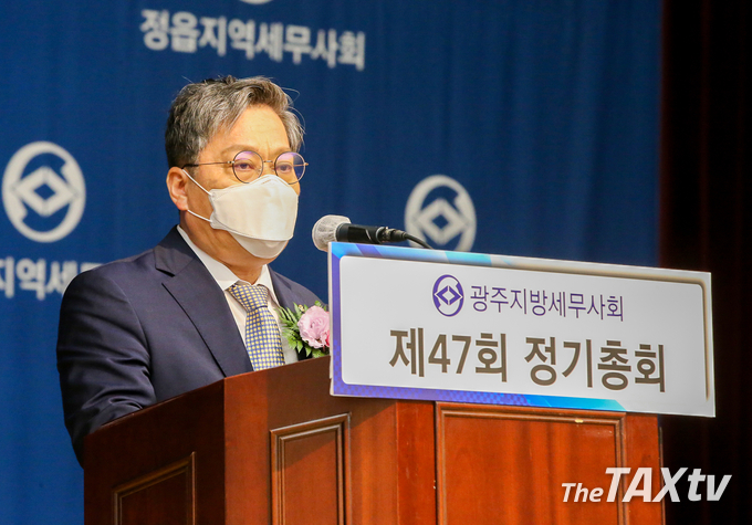 정성균 회장이 인사말을 하고 있다(사진:광주지방세무사회)