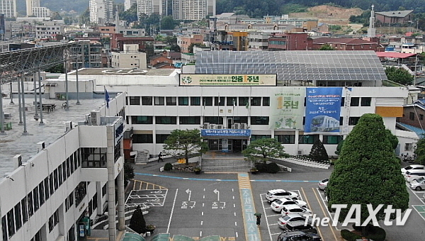 최근 공공배달앱 2만 5,000건을 달성한 포천시청 청사 전경