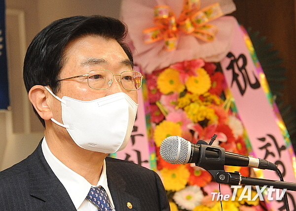 원경희 한국세무사회 회장은 축사에서 신임 임원진의 축하와 함께 본회 차원의 적극적인 지원을 약속했다.(사진: 김용진 기자)