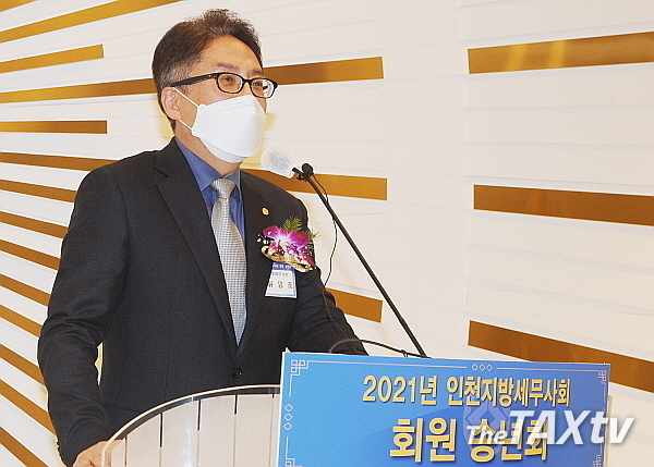 유영조 중부지방세무사회 회장도 축사에서 이번 세무사법개정안 통과는 세무사들의 업역을 지켜내고 자존감을 세워준 것이 큰 의미라고 평가했다. (사진: 김용진 기자)
