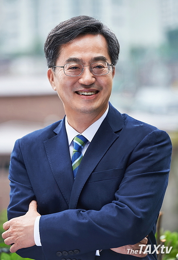 한국매니페스토실천본부는 광역단체장 중 선거공약을 가장 잘 만든 김동연 경기도지사를 <2022 매니페스토 약속대상>선거공약 분야 최우수상 수상자로 결정했다고 밝혔다. (사진: 경기도)