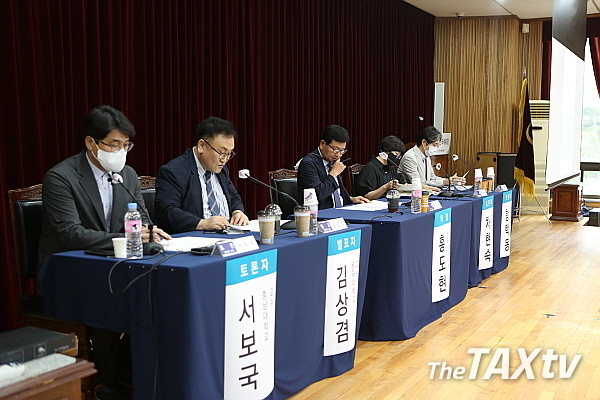 한국세무사회는 지난 27일 오후 한국세무사회 6층 대강당에서 최근 문제가 되고 있는 세무 플랫폼 서비스 문제를 주제로 포럼을 개최했다. (사진: 한국세무사회)