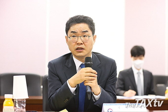 김창기 국세청장이 수출기업들의 세정지원 방향 등에 대해 설명하고 있다. (사진: 국세청)