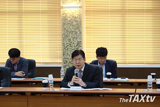 김진현 중부지방국세청장이 인사말을 하고 있다. 기업활동에 전념할 수 있도록 세정지원을 적극 실시하겠다고 말했다. (사진: 중부지방국세청)