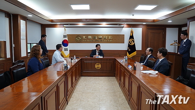 <세무와 회계 연구>의 국제학술지(SSCI) 등재 추진을 위한 첫 T/F 회의. 국제학술지에 등재되면 한국세무사회 위상 및 조세분야 학문 발전에 기여할 전망이다. (사진 제공: 한국세무사회)