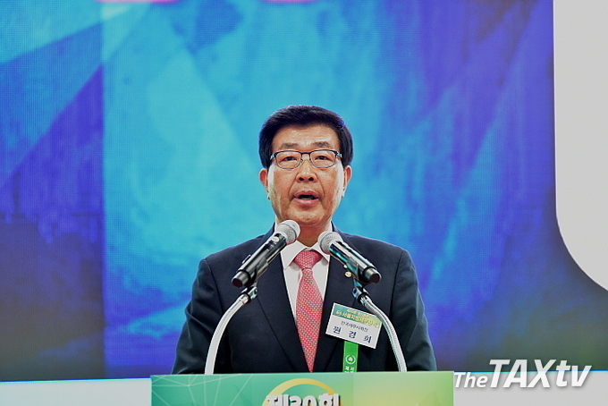 원경희 한국세무사회 회장은 축사에서 그동안 중점 추진했던 과제가 곧 마무리된다고 보고하고, 세무사법개정으로 변호사의 세무대리업무를 제한한 성과가 전 회원들이 노력한 결과라고 강조했다. (사진: 채흥기 기자)