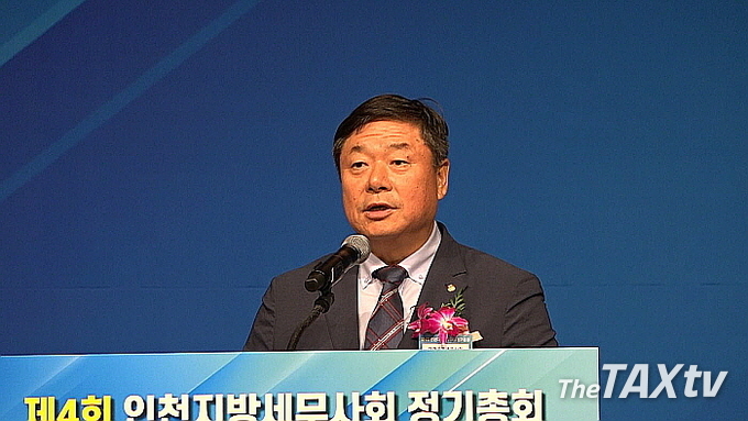 김명진 회장은 앞으로 ▲회원 및 직원교육 활성화 및 교육의 질적 개선 ▲지역세무사회 활성화 ▲유관기관과 협력 확대 ▲무자격자 세무대리 및 명의대여 엄정 대처 ▲신규세무사 개업 시 정착지원 및 원로회원 사무소 경영애로 해결 지원 ▲본회와 지방회 화합하는 모범적인 협력관계 구축 등을 추진하겠다는 의지를 피력했다. (사진: 채흥기 기자)