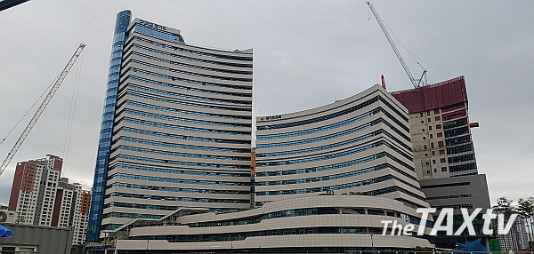 경기도는 오는 11월까지 31개 시군과 함께 대포차에 대한 대대적인 단속을 실시할 예정이다. 불법점유자에 대해서는 차량압류 후 공매와 경찰과 공조해 형사처벌토록 할 계획이다. 사진은 경기도청사. (사진: 채흥기 기자)