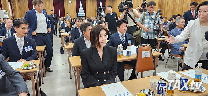 하지원 배우가 위촉장 수여식에 앞서 기념식을 지켜보고 있다. (사진: 채흥기 기자)
