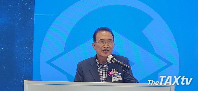 백운찬 고문은 축사에서 세무사제도가 업역을 침해받는 일이 없도록 노력해달라고 당부했다. (사진: 채흥기 기자) 