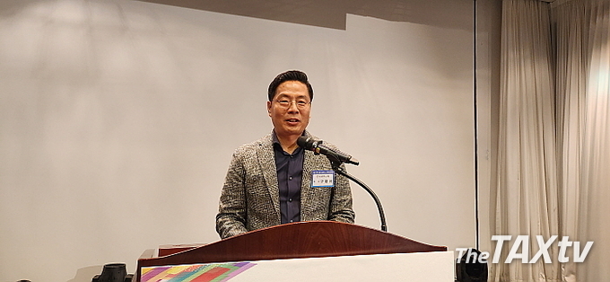 구재이 한국세무사회장은 축사를 통해 현재 두 가지 일을 추진하고 있다면서 먼저 보조금관리법 개정으로 보조금 예산과 결산 검사에 세무사가 참여할 수 있도록 추진하고, 세무플랫폼 구축으로 기업의 회계, 세무, 노무관리 , 컨설팅 등 경영관리 전반의 업무를 할 수 있도록 시스템을 구축하고 있다고 밝혔다. (사진: 채흥기 기자)