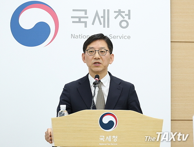 13일 오전 국세청 기자실에서 국세청 안덕수 자산과세국장은 기자회견을 통해 악의적인 기획부동산 업자 등 96명에 대해 세무조사에 착수했다고 밝히고 있다. (사진: 국세청)