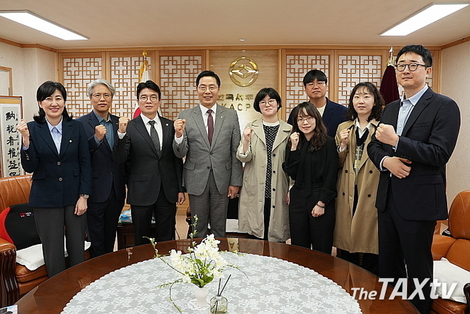 간담회 후 기념촬영. (사진: 한국세무사회)
