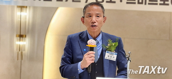 배정희 신임 회장은 취임사에서 “석박사회는 비록 규모는 작지만, 우리의 에너지와 열정만크은 그 어떤 단체도 따라오지 못할 것으로 확신한다. 서로 화합하는 조직은 반드시 좋은 결과를 낼 수 있다고 믿는다”면서 화합과 단합을 당부했다. (사진: 채흥기 기자)