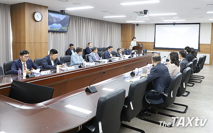 인천지방세무사회(회장 김명진)는 지난달 30일 인천지방국세청에서 5월 종합소득세 신고를 앞두고 간담회를 가졌다. (사진: 인천지방세무사회)