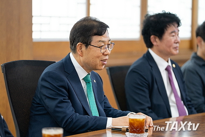이중건 중부지방세무사회 회장이 인사말을 하고 있다.( 사진: 중부지방세무사회)