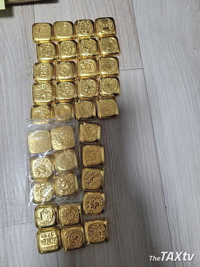 금괴를 사들여 숨겼다.