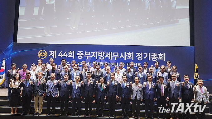 총회에 앞서 첨석한 내외빈들이 기념사진을 찍고 있다. (사진: 채흥기 기자)