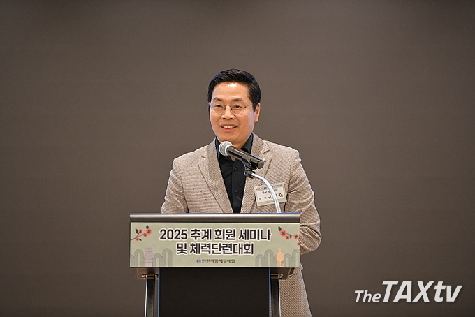 구재이 한국세무사회 회장은 축사를 통해 "지방회에서 유일하게 2박 3일의 세미나를 개최하는 곳은 인천회 뿐으로, 이는 인천회의 밝은 앞날을 보여주는 것”이라는 말로 말문을 연 후 “지금 우리 세무사회는 여러 주위 환경으로 인해 많은 도전을 받고 있지만, 세무사법 개정으로 여러 가지 긍정적인 변화도 만들 수 있게 됐다”고 말했다. (사진: 인천지방세무사회)